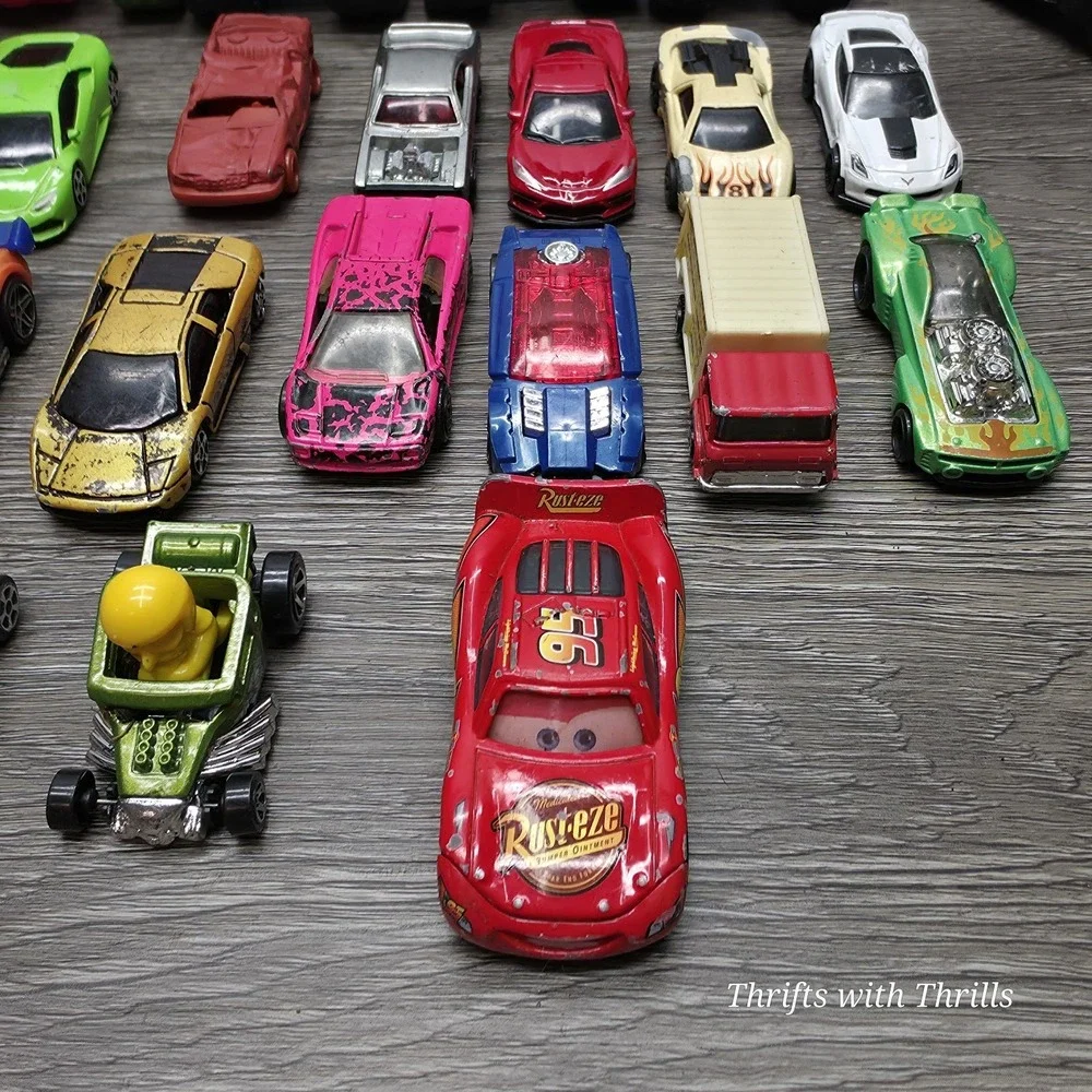 Hotwheels, Matchbox, Maisto, And More - Mixed Lot Of 28 Car, Trucks, And More
